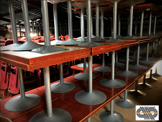 Lot 60 tables de cafeteria d'occasion colori acajou