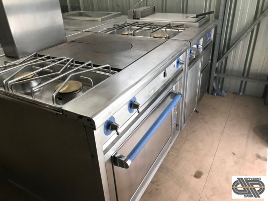 Coté cuisson gaz d'un piano cental de restaurant d'occasion Rosichef 900 - Royal Chef Modulaire