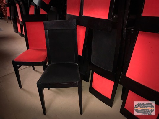 mobilier chr pas cher lot de chaises rouges et noires
