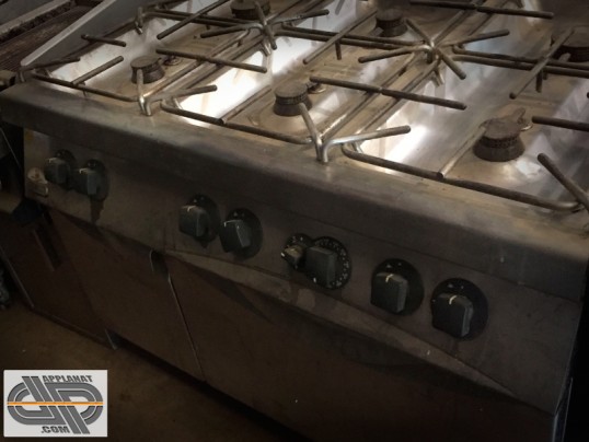 Fourneau gaz 6 feux sur four GN2/1 et placard Zanussi 6 feux 