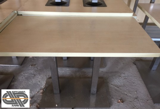 Tables de restaurant plateau beige couleur sable