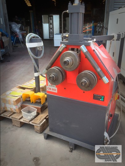 Cintreuse à galets EURING CM 602 hydraulique face avant avec Double commande à distance électrique à pupitre et pédale