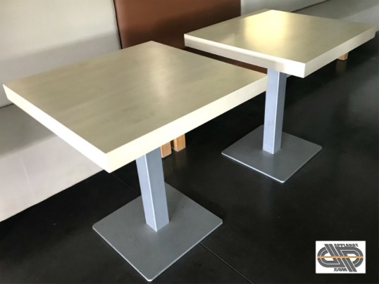 Lot 22 tables de restaurant plateaux stratifiés occasion  VENDU