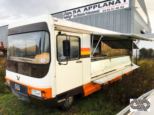 Camion magasin SOVAM panoramique VL S350E1 ouvert sur un côté