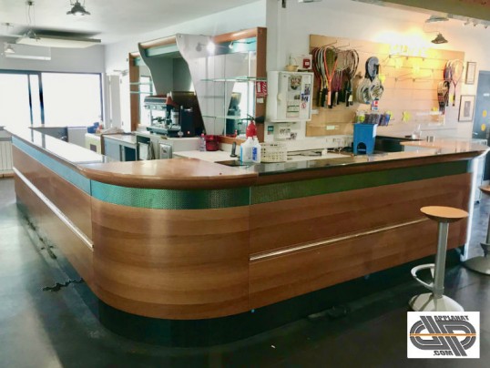comptoir de bar vendu d'occasion avec  configuration en L