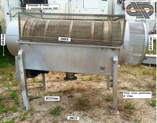 Laveuse pour fruits et légumes à tambours a jets d'eau internes