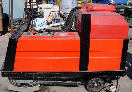 Autolaveuse autotractée HAKO