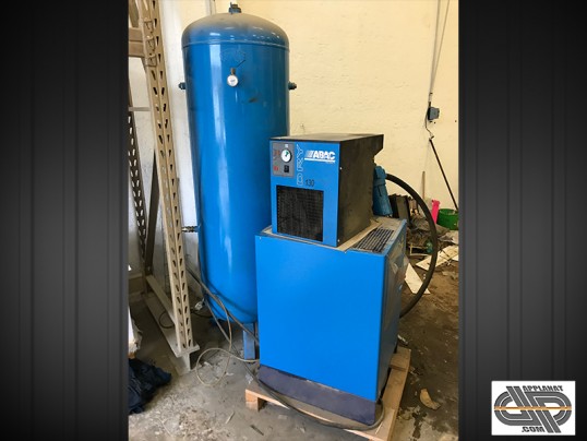 Centrale compresseur pneumatique 10 bars - 31m3/h + sécheur air comprimé CompAir et Abbac