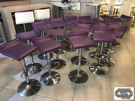 Mobilier de bar Lot 16 tabourets de bar pied chrome & violet