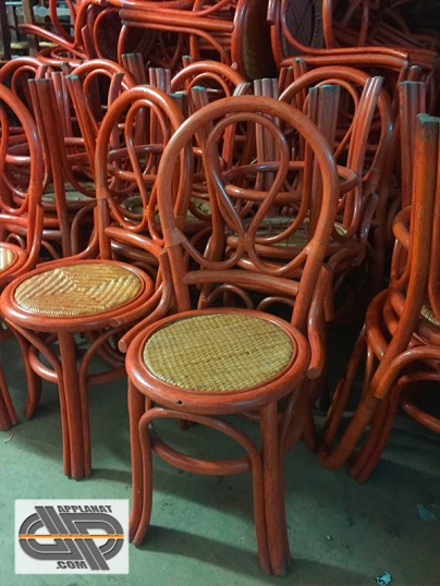 Lot de 87 chaises bois d'occasion