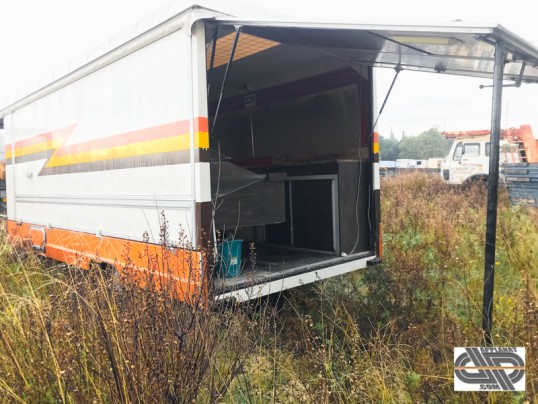 Camion magasin SOVAM panoramique VL S350E1 porte arrière ouverte