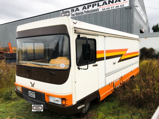 Camion magasin SOVAM panoramique VL S350E1 vue exterieure fermé