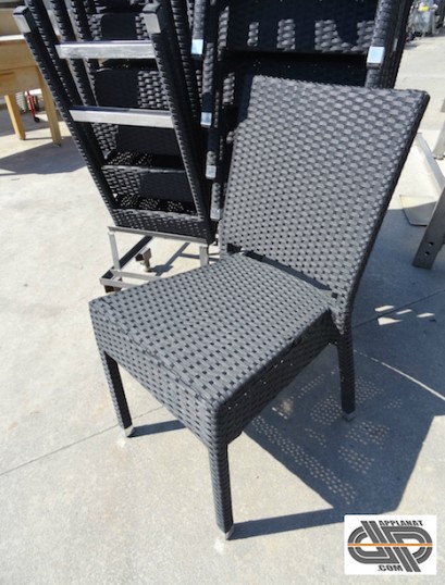 chaises tressées noires d'occasion PVC –  Bahamas – METRO