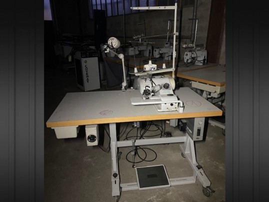 Machine Ourleuse point invisible -STROBEL - 103-180 sur table avec bâti sur roulettes