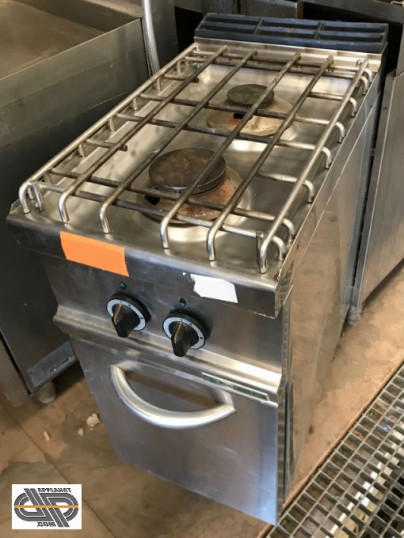 Réchaud professionnel inox Marque : GIGA grandi cucine Modèle : C2FZP Meuble inox à 2 brûleurs sur coffre gamme 70