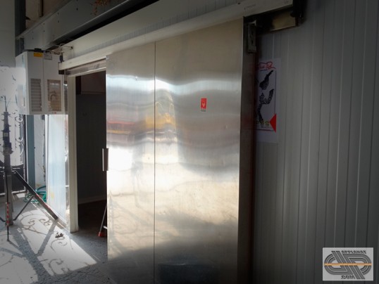 Chambre froite avec porte inox coulissante