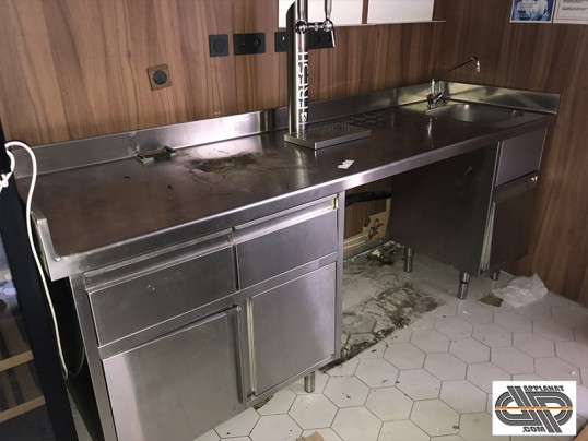 Meuble neutre arrière bar inox tirage à boisson évier - 2,30m professionnel occasion
