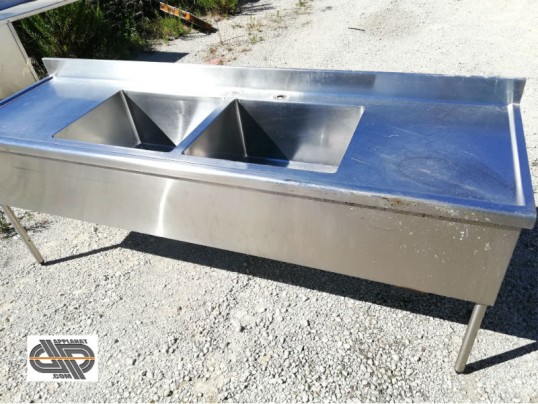 Plonge inox 2 bacs centraux 2 égouttoirs 