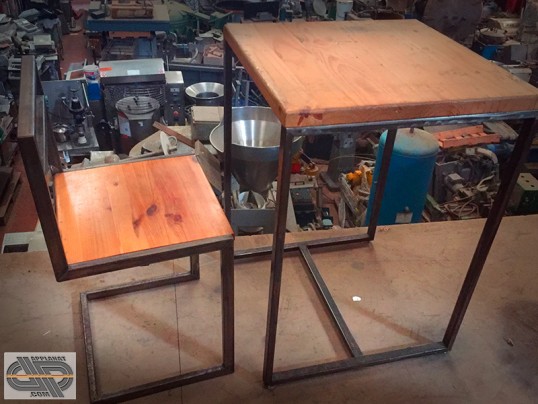 Ensemble de chaises et tables fer et bois d'occasion