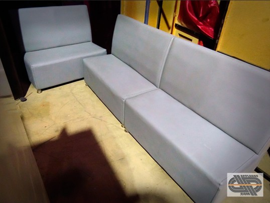 petit lot de banquettes similicuir CHR couleur gris souris