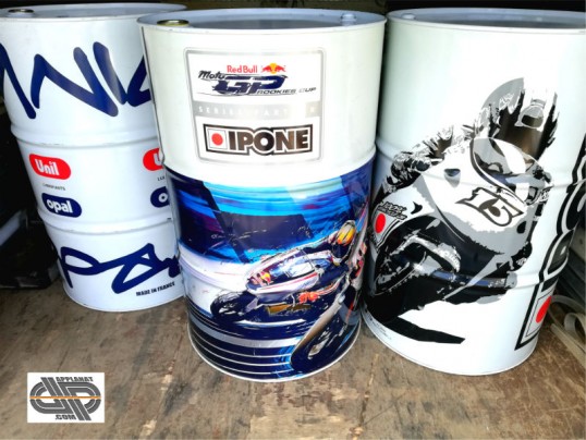 Lot de trois tonneaux métal IPONE de 200 L