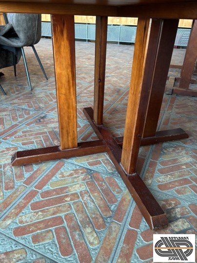 Pied de table en bois de restaurant à colonne , façon guéridon bistrot traditionnel