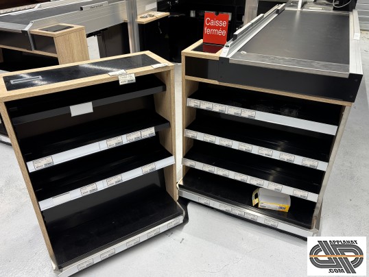 Mobilier de tête de caisse avec étagères produits et habillage bois clair – équipement caisse supermarché occasion HMY Infini
