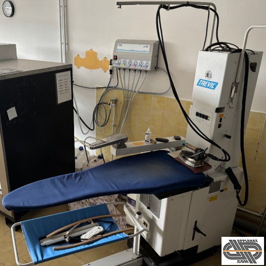 Tables aspirante et soufflante marque Trevil ( Italie) , modèle: 2504 PLANOFLEX XXL d'occasion dans un pressing