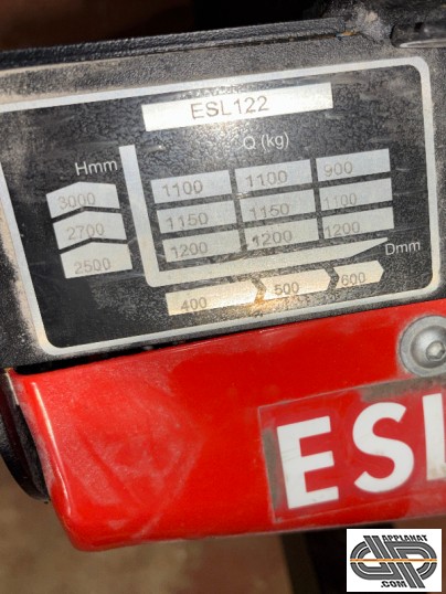 Plaque des charges d'un gérbeur électrique d'occasion
