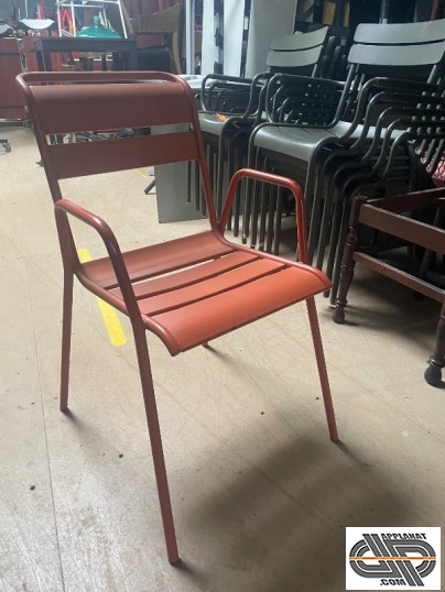 chaise metallique FERMOB orange