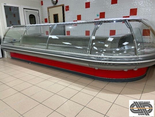 Magasin vitrine boucherie traiteur en angle ouvert 5m50 x 2m20