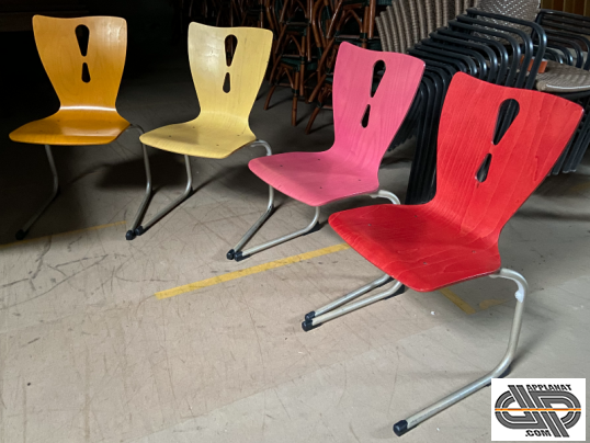 Chaises coque bois colorées d'occasion