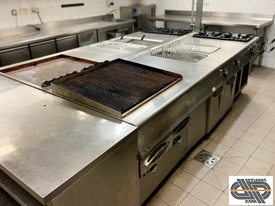 Fourneau professionnel d'occasion avec grill, plancha, friteuse, cuiseuses à pâte - Mareno gamme Star 900