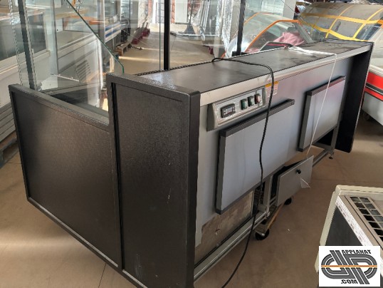 Vitrine service arrière 2m00 froid ventilé avec réserve