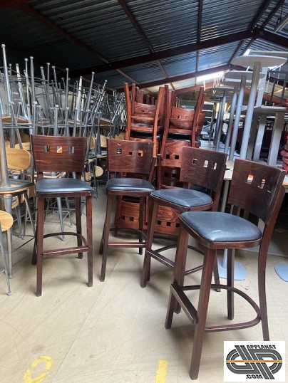 Chaises bistro restaurant d'occasion en bois naturel avec assise cuir synthétique