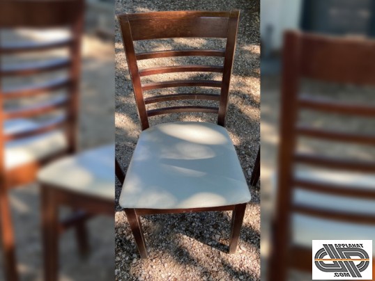 Chaise bois et tissus simili cuir blanc metro occasion