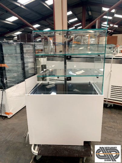 vitrine-neutre-base+3etagères-verre-blanc-laqué