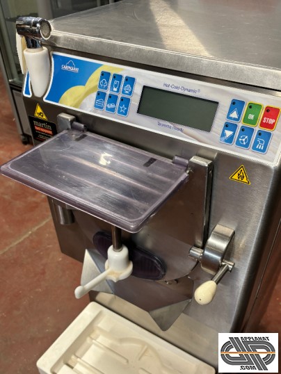 Détail de la turbine Carpigiani Maestro d’occasion, avec panneau de commande électronique : technologie Hot-Cold-Dynamic. qui permet le contrôle des c
