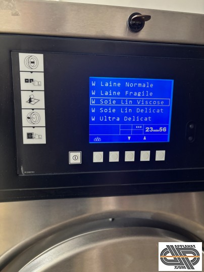 Tableau de commande Cygnus à écran LCD, non tactile, sur une laveuse pro d'occasion