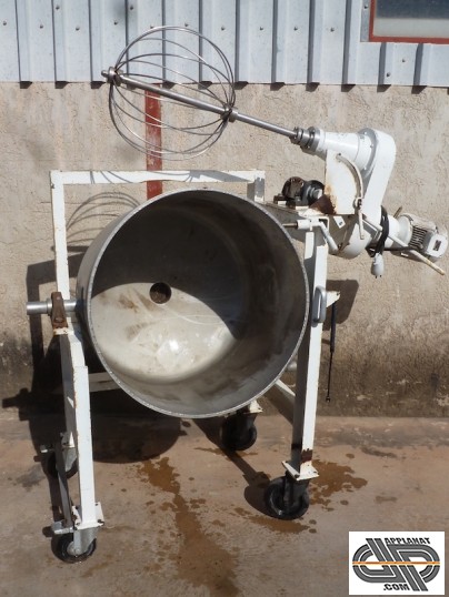 Batteur mélangeur cuve basculante 300L avec vidange