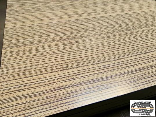 plateau mélaminé bois naturel rayé style zebrawood