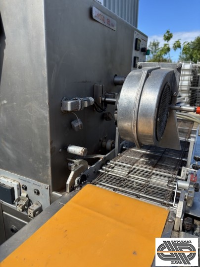 Turbine de soufflage et tapis de sortie à bande d'une enrobeuse à chocolat professionnelle