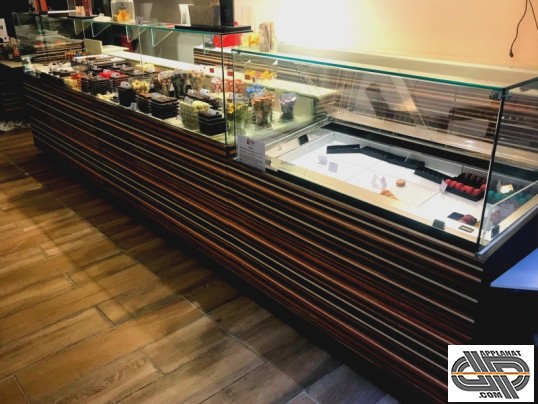 Ligne banque vitrine 4m60 + meubles boutique assortis (habillage