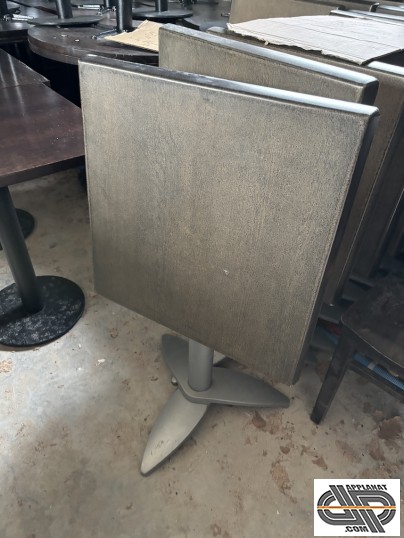 Table de terrasse CHR avec plateau abattant