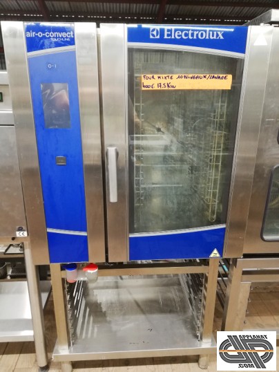 Four professionnel Electrolux d'occasion  tout en inox avec facade bleu, la photo le montre fermé