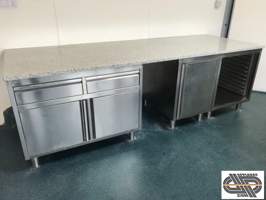 Meuble inox avec table en granit de grande dimension ( ± 2m80 x 1m00) 