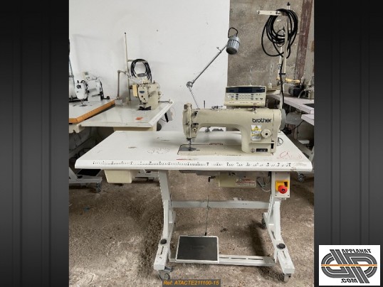 Machine à coudre professionnelle | Piqueuse Brother S 7200 A-403 sur table et bâti a roulettes