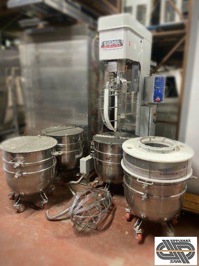 Batteur mélangeur planétaire inudstriel d' occasion; marque : SIGMA ( Italie); gamme : Aeromix ; modèle : AMX120 , avec cuves inox d'occasion