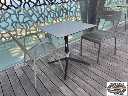 Table PEDRALI vendu par Applanat