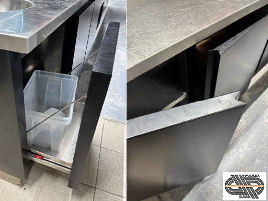Porte coulissante basse et porte de placard d'un meuble professionnel inox d'occasion